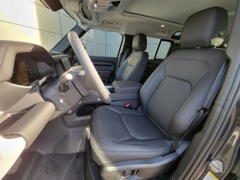 Used 2025 Land Rover Defender 110 S image 16