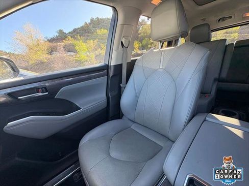 Certified 2021 Toyota Highlander Platinum AWD/4WD image 24