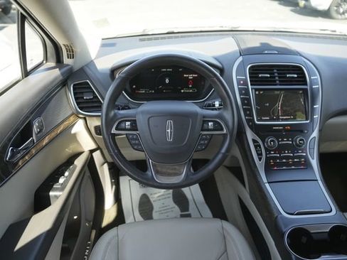 Used 2019 Lincoln Nautilus Select image 21