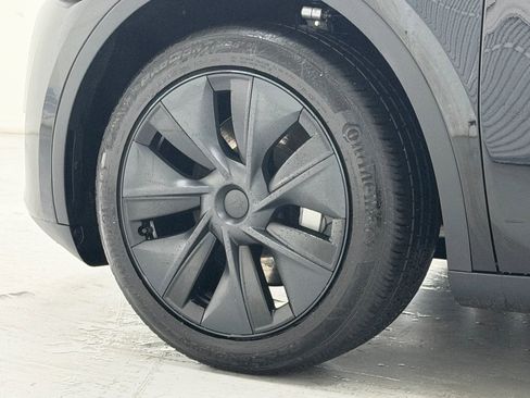 Used 2025 Tesla Model Y Long Range RWD image 43
