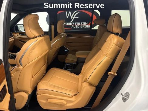 Used 2024 Jeep Grand Cherokee L Summit AWD/4WD image 9