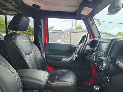 Used 2014 Jeep Wrangler Unlimited Rubicon w/ Connectivity Group AWD/4WD image 10