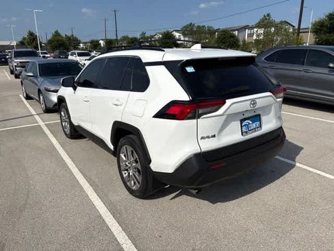 Used 2019 Toyota RAV4 XLE Premium FWD image 3
