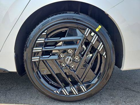 New 2026 Nissan Sentra SR w/ SR Premium Package FWD image 34