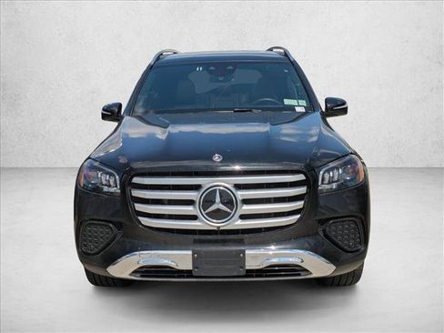 Used 2025 Mercedes-Benz GLS 450 4MATIC image 2