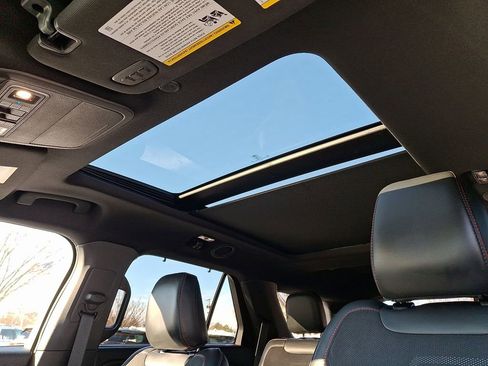 Used 2025 Ford Explorer ST image 16