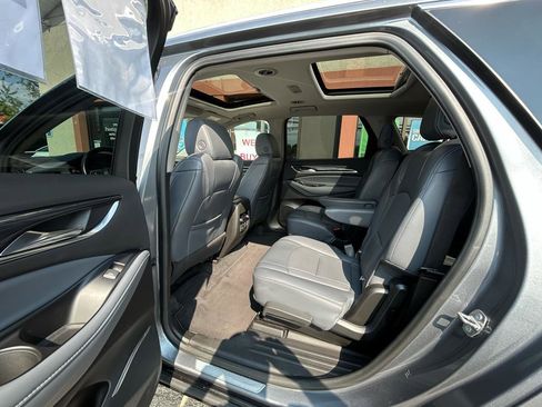 Used 2018 Buick Enclave Essence image 19