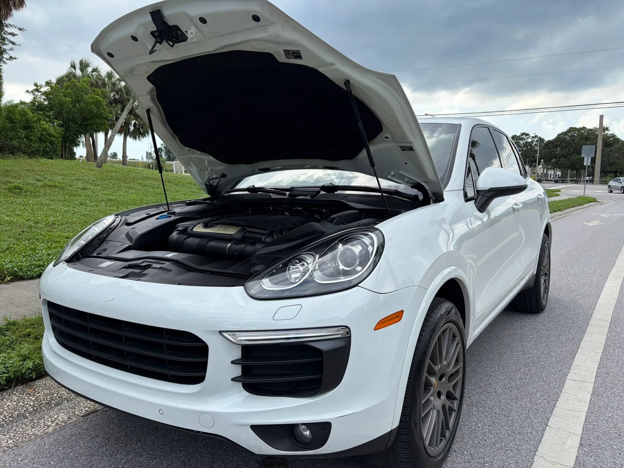 Used 2017 Porsche Cayenne AWD/4WD image 50