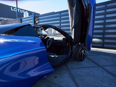 Used 2024 McLaren 750S Spider image 29