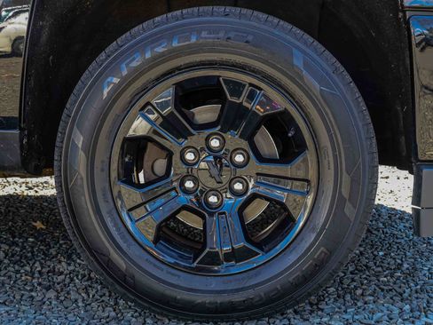 Used 2018 Chevrolet Silverado 1500 LT w/ Midnight Edition image 25