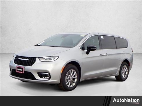 New 2026 Chrysler Pacifica Limited w/ Uconnect Theater Family Group image 1