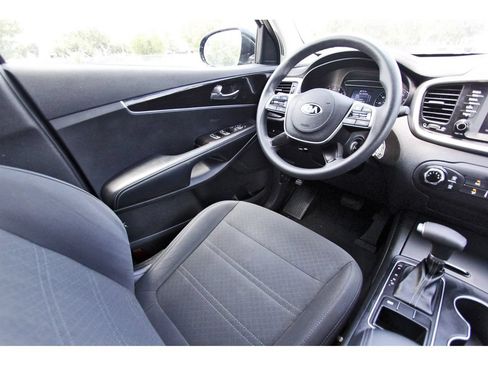 Used 2020 Kia Sorento L FWD image 9