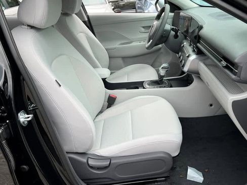 New 2026 Hyundai Kona SE image 6