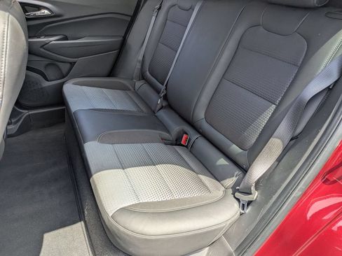Used 2025 Chevrolet Trax LT w/ LT Convenience Package FWD image 26
