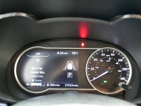 Used 2025 Nissan Versa SV image 31