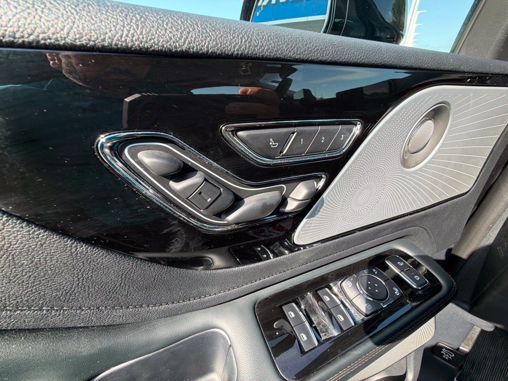 Used 2025 Lincoln Aviator Reserve w/ Equipment Group 201A AWD/4WD image 36