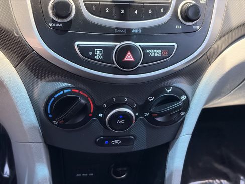 Used 2013 Hyundai Accent GLS FWD image 22
