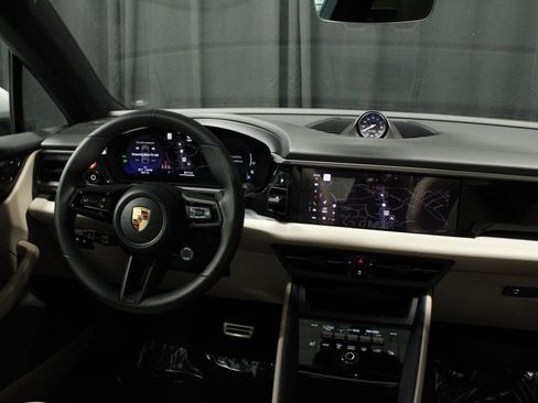 Certified 2025 Porsche Macan Electric RWD image 34