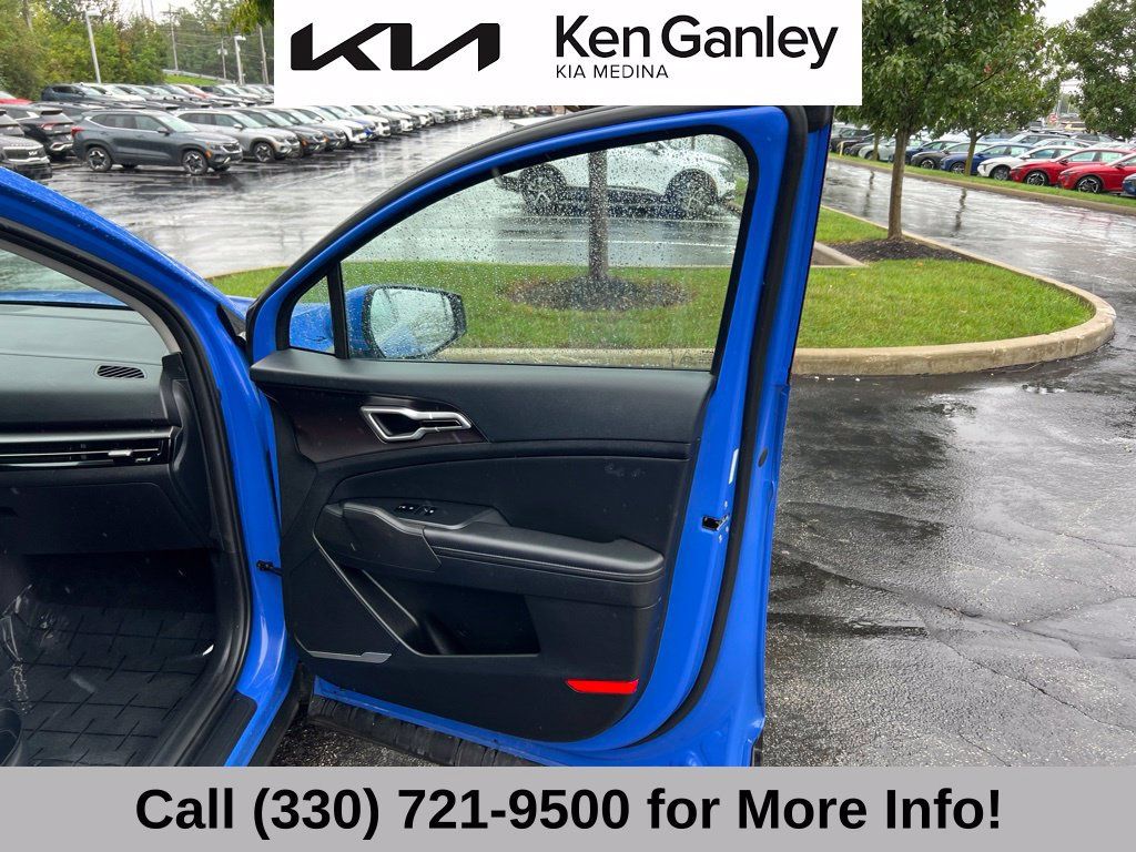 Certified 2026 Kia Sportage EX w/ EX Panorama Roof Package FWD image 57