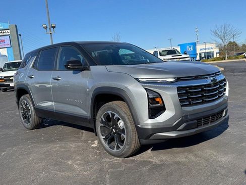 New 2026 Chevrolet Equinox LT image 2