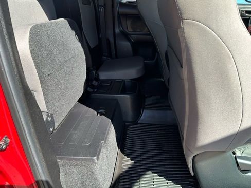Used 2022 Toyota Tacoma SR5 image 28