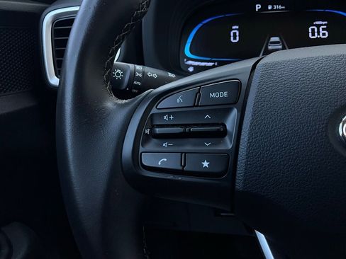 Used 2025 Hyundai Venue SEL image 34