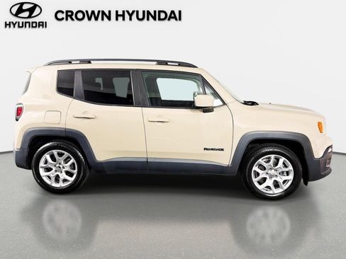 Used 2015 Jeep Renegade Latitude FWD image 4