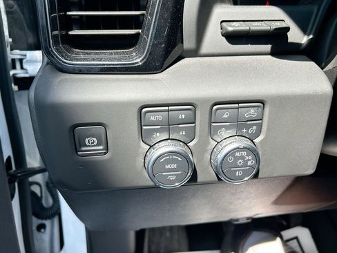 Used 2025 GMC Sierra 1500 AT4 w/ AT4 Premium Package AWD/4WD image 21