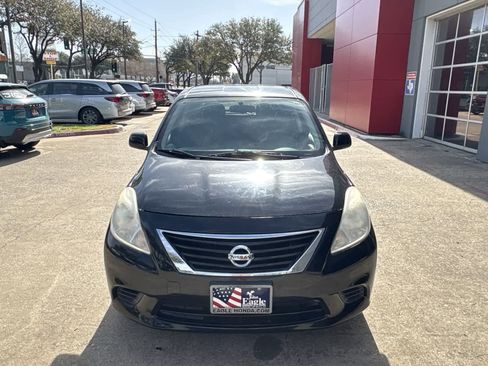 Used 2013 Nissan Versa SV image 16