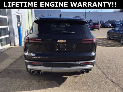 Used 2025 Chevrolet Traverse LT image 6