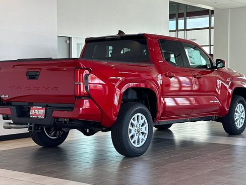 Certified 2025 Toyota Tacoma SR5 AWD/4WD image 6