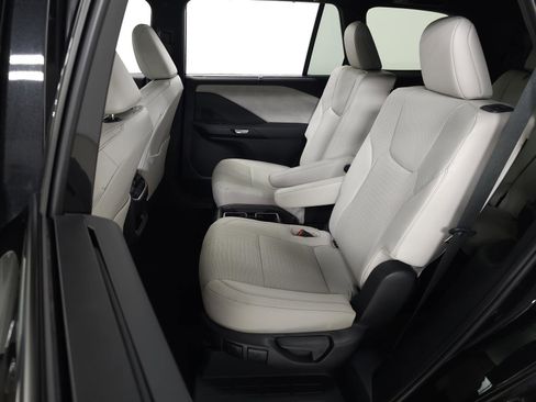 Used 2025 Lexus TX 350 AWD image 33