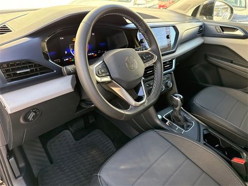 Certified 2022 Volkswagen Taos SE image 40