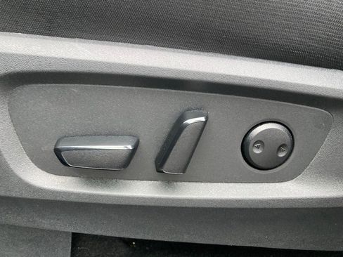 Used 2025 Nissan Pathfinder SV image 15