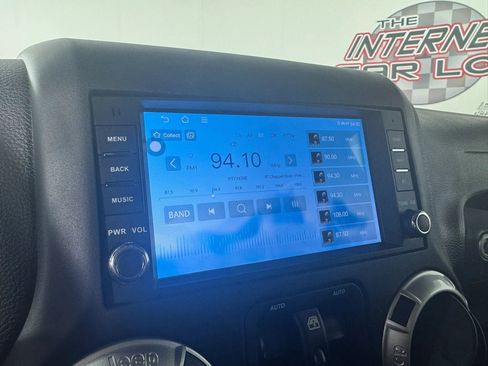 Used 2016 Jeep Wrangler Unlimited Rubicon AWD/4WD image 17