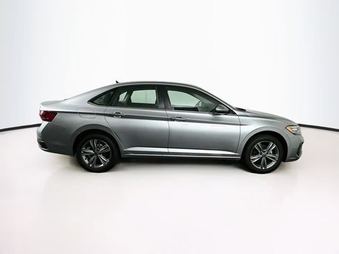 Used 2024 Volkswagen Jetta SE FWD image 10