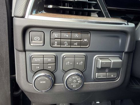 New 2026 Chevrolet Suburban High Country w/ Sun And Tow Package AWD/4WD image 31