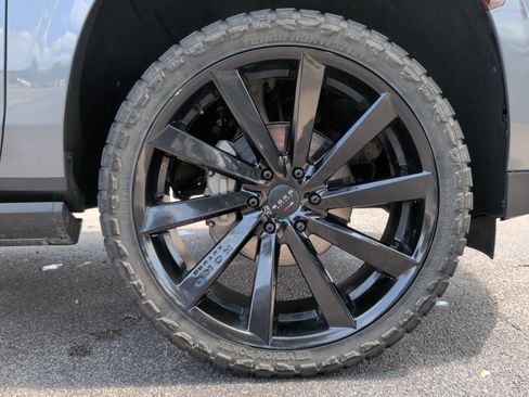 Used 2022 GMC Yukon Denali RWD image 13