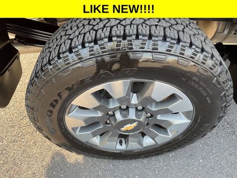 Used 2025 Chevrolet Silverado 2500 Custom w/ Custom Value Package AWD/4WD image 10