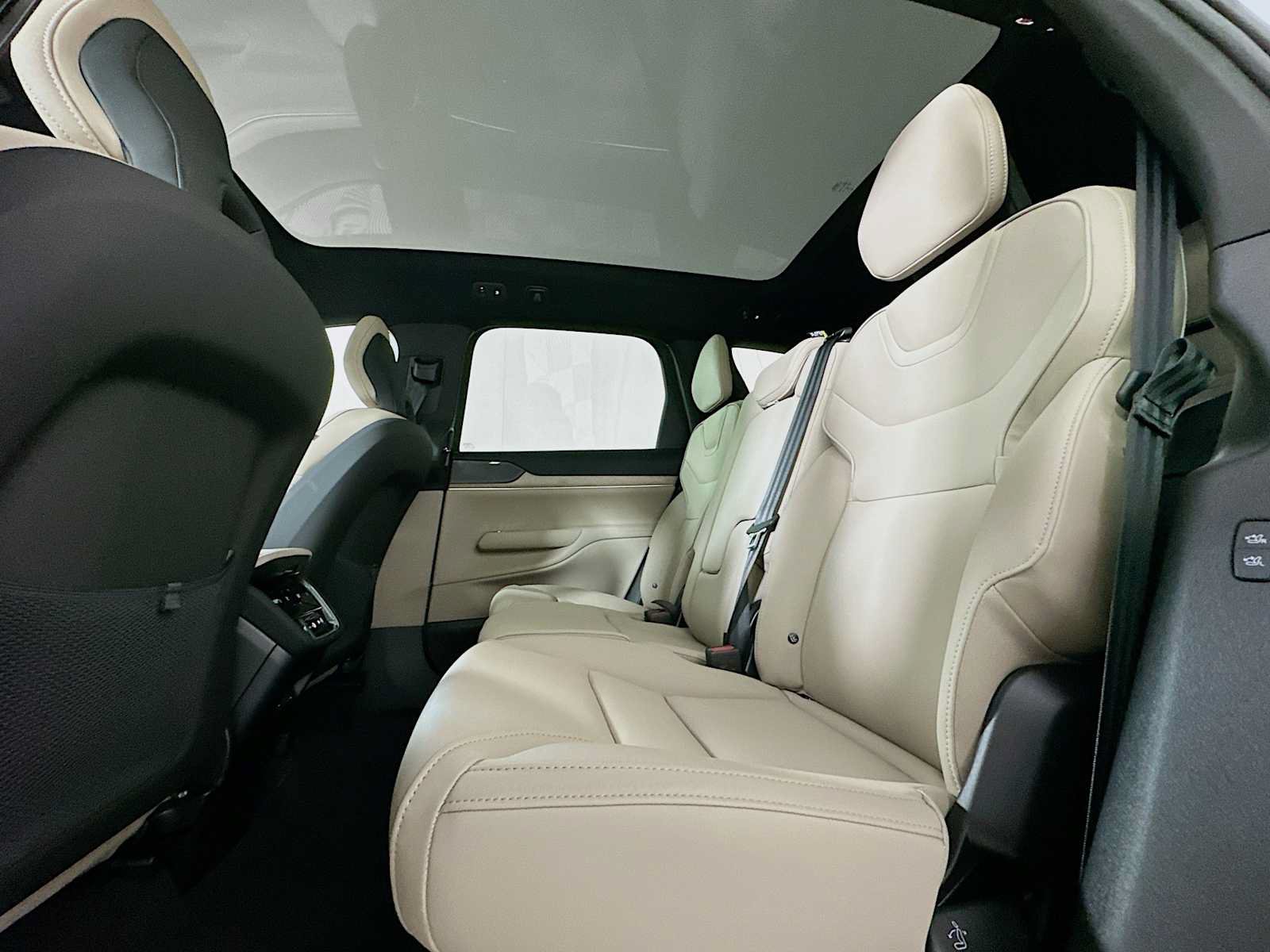 New 2026 Volvo EX90 Plus RWD image 22