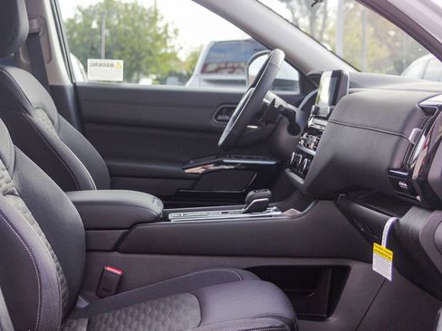 New 2025 Nissan Pathfinder SV w/ Black Appearance Package image 19