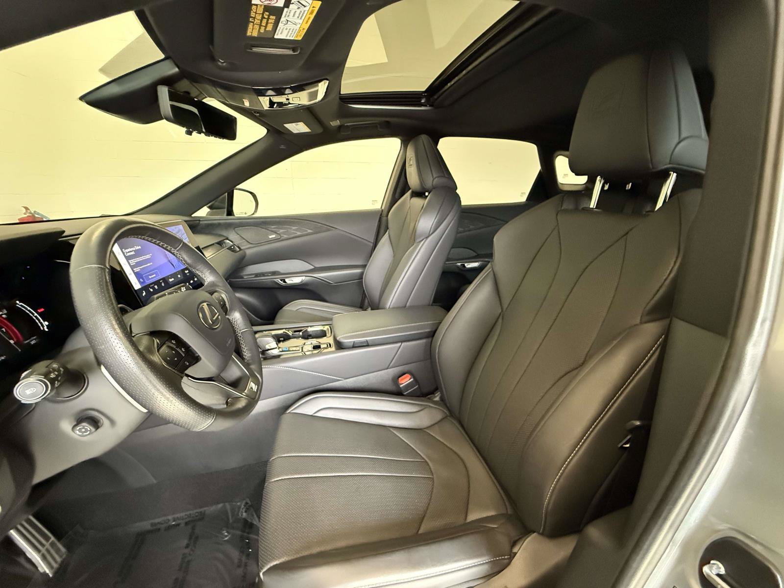 Used 2024 Lexus RX 350 F Sport w/ Convenience Package AWD/4WD image 2