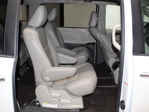 Used 2022 Dodge Durango R/T w/ Blacktop Package AWD/4WD image 27