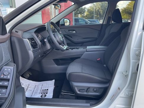 Used 2022 Nissan Rogue SV FWD image 15