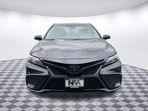 Used 2023 Toyota Camry SE FWD image 5
