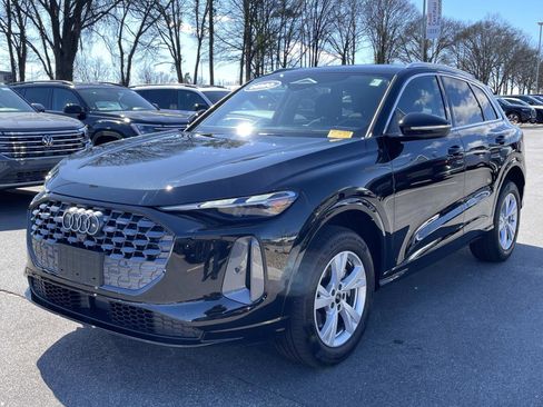 Used 2025 Audi Q5 Premium w/ Convenience Package image 3