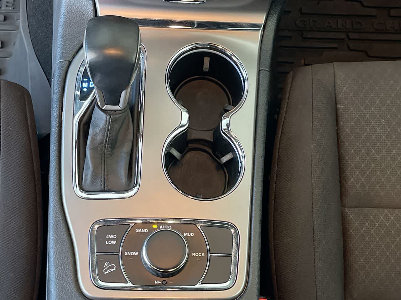 Used 2020 Jeep Grand Cherokee Laredo AWD/4WD image 20