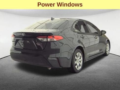 Used 2025 Toyota Corolla LE FWD image 5
