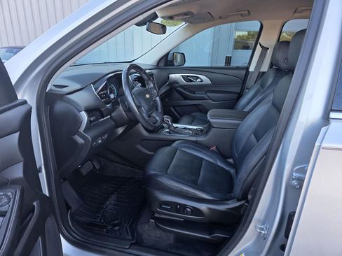 Used 2021 Chevrolet Traverse LT image 21