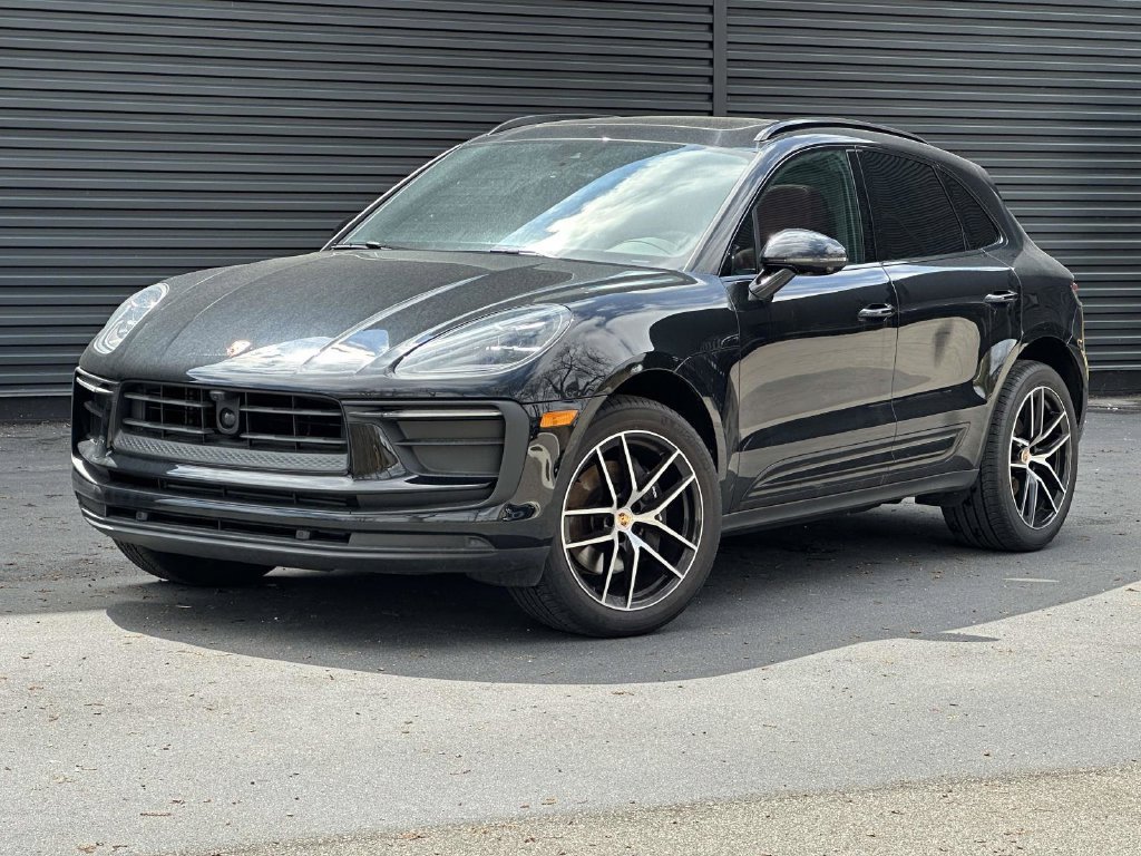 Used 2025 Porsche Macan AWD/4WD image 1